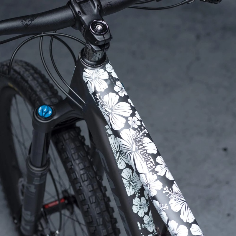 DYEDBRO – HAWAIIAN FLOWERS|WHITE