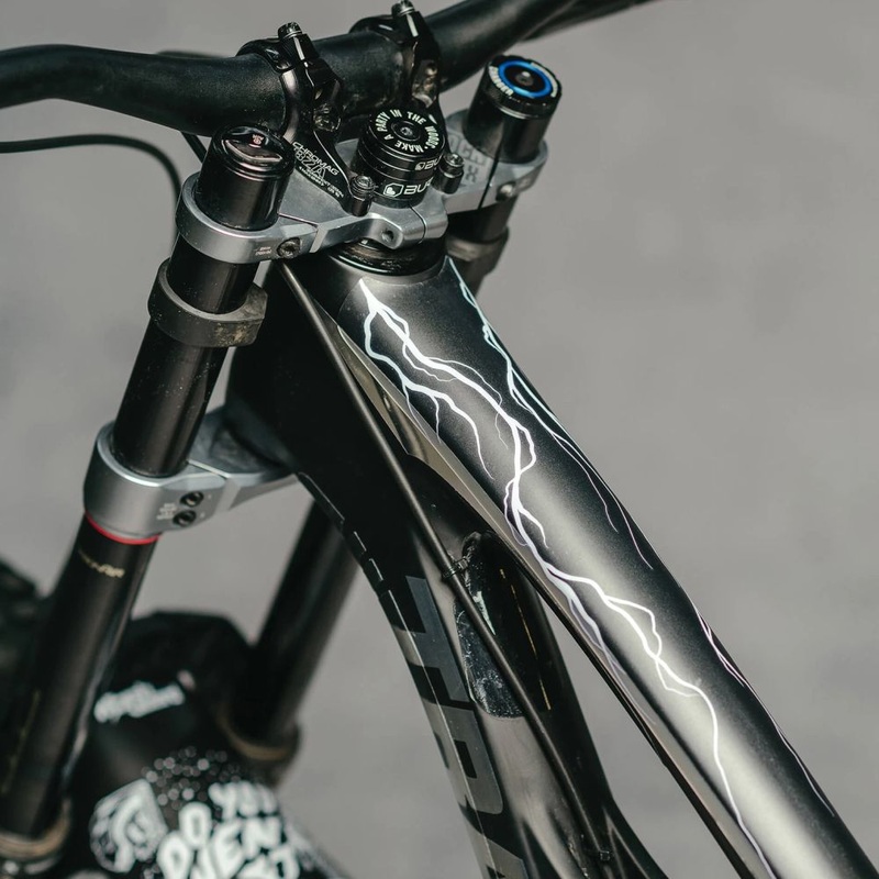 DYEDBRO – LIGHTNING|BLUE|GREEN